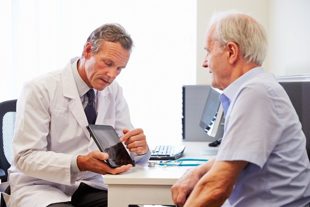 Paziente con prostatite a un appuntamento medico